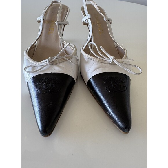 Chanel Black & White CC Logo Bow Captoe Slingback Pointed Toe Heels EU 38.5 - Picture 2 of 11
